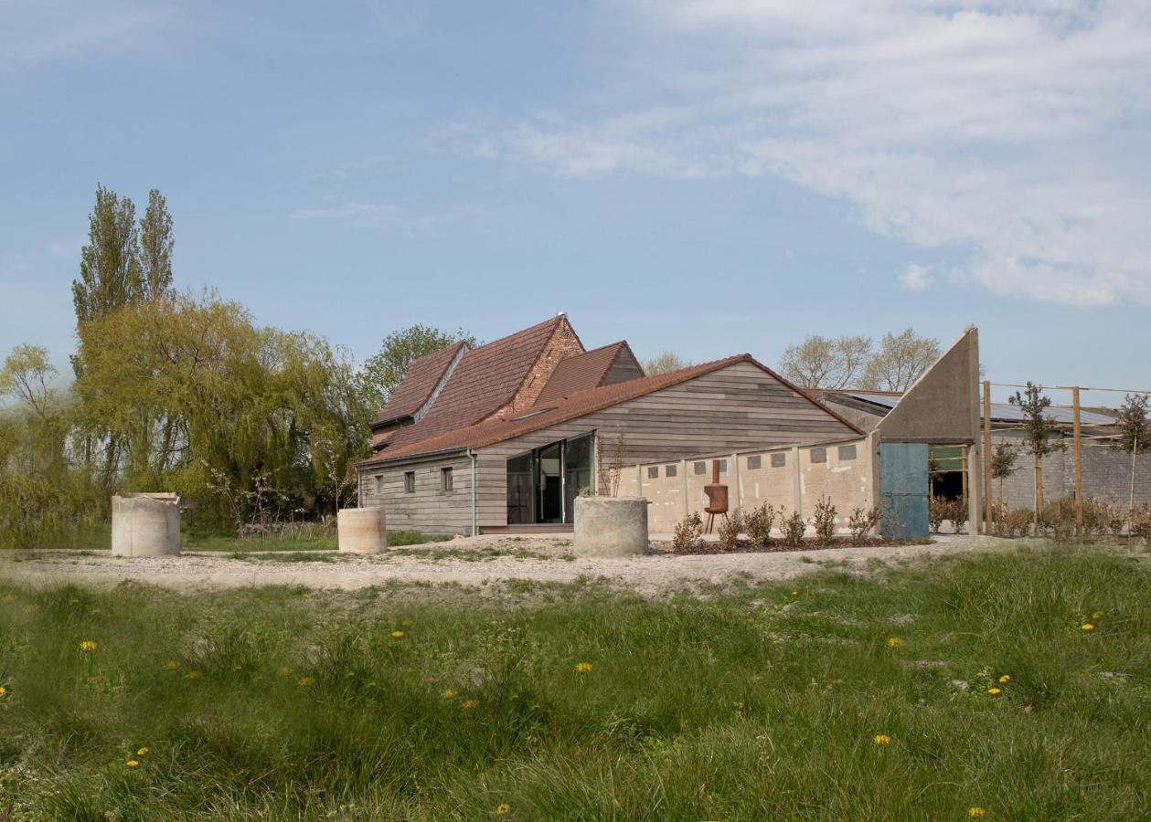 Landelijk Vakantiehuis In Diksmuide Met Een Tuin En Vijver Eksteriør billede