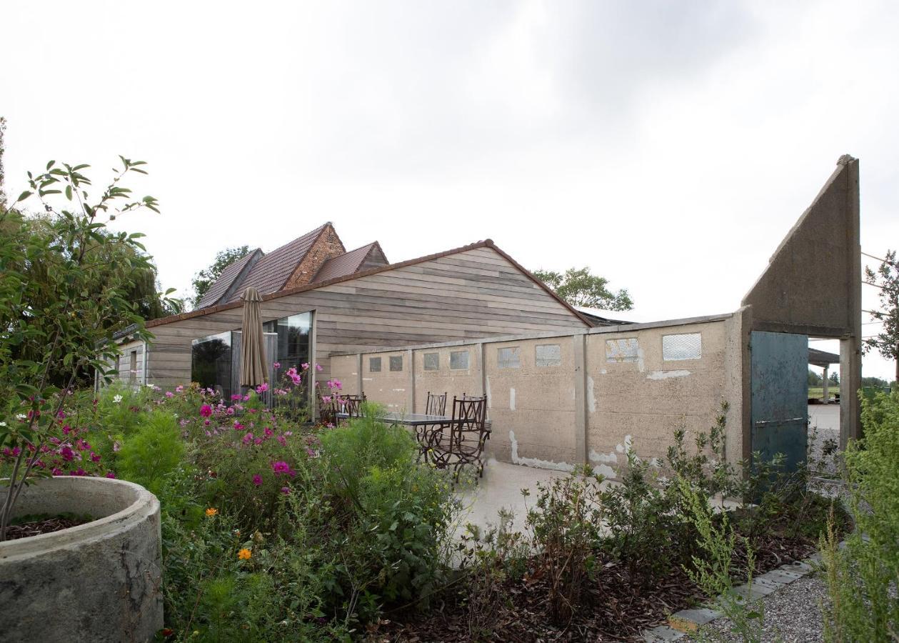 Landelijk Vakantiehuis In Diksmuide Met Een Tuin En Vijver Eksteriør billede