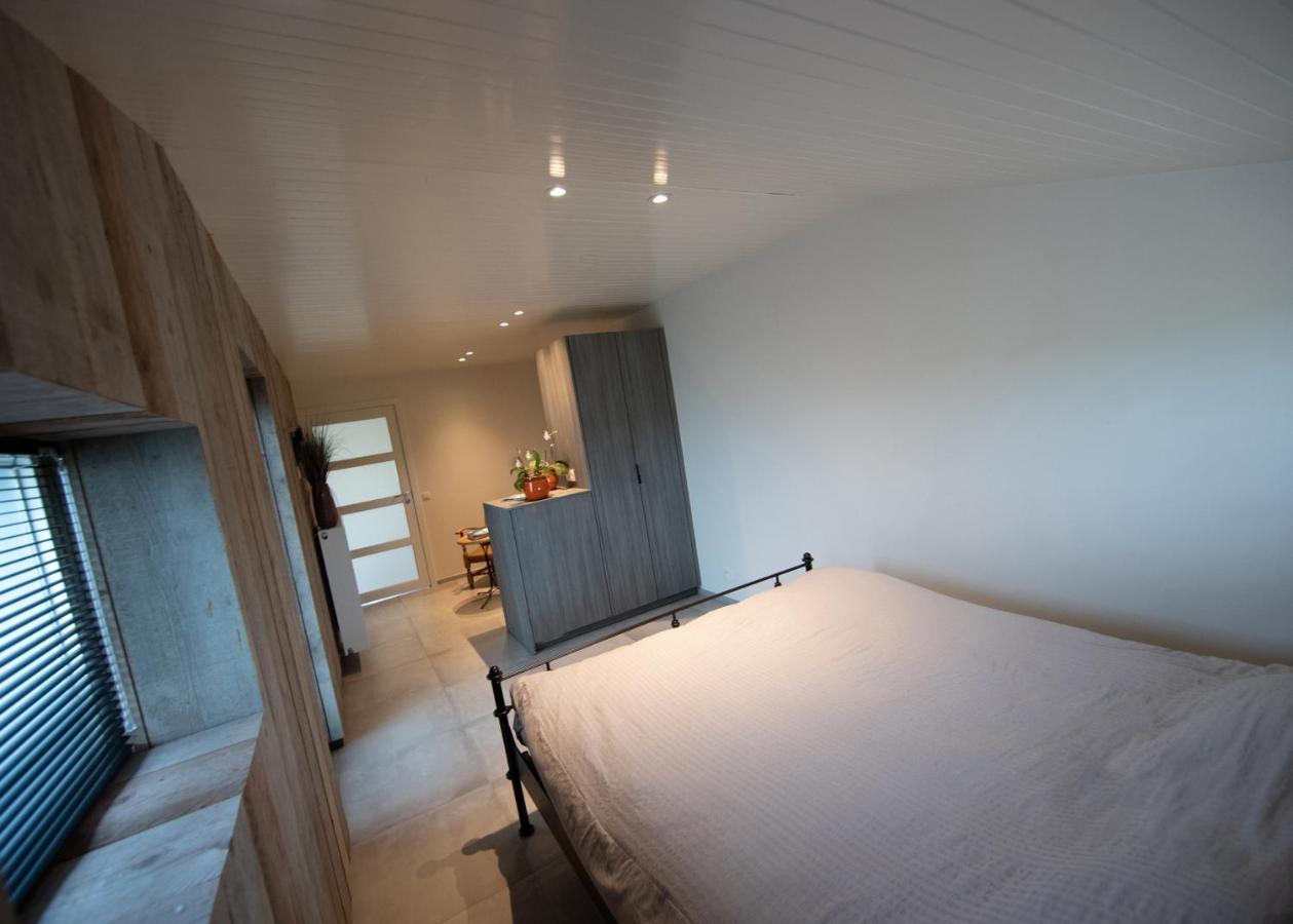 Landelijk Vakantiehuis In Diksmuide Met Een Tuin En Vijver Eksteriør billede