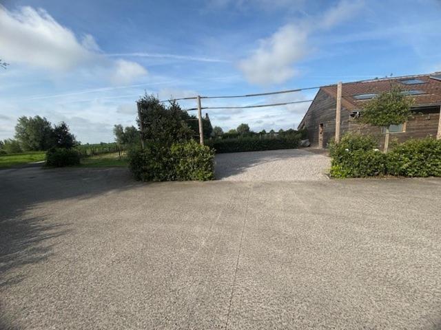 Landelijk Vakantiehuis In Diksmuide Met Een Tuin En Vijver Eksteriør billede