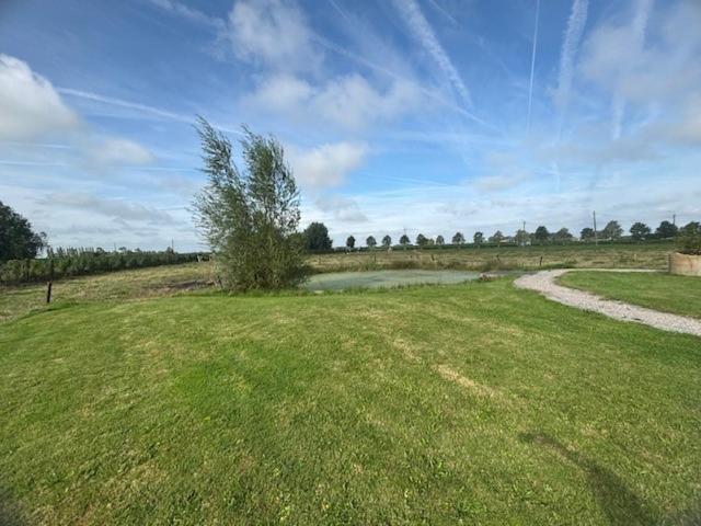 Landelijk Vakantiehuis In Diksmuide Met Een Tuin En Vijver Eksteriør billede