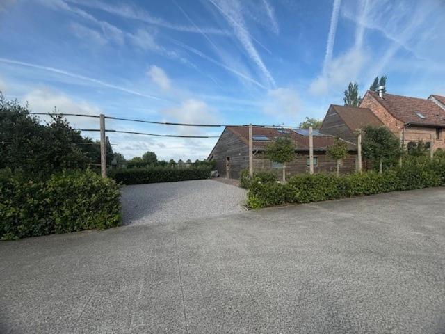 Landelijk Vakantiehuis In Diksmuide Met Een Tuin En Vijver Eksteriør billede